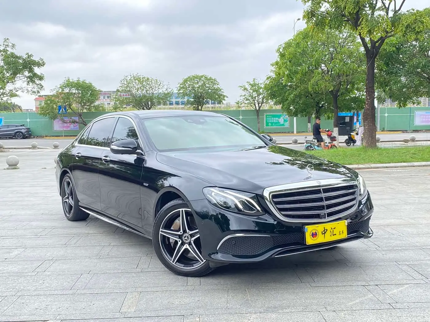 Mercedes-Benz E-Class 2020 — Photo 3/20