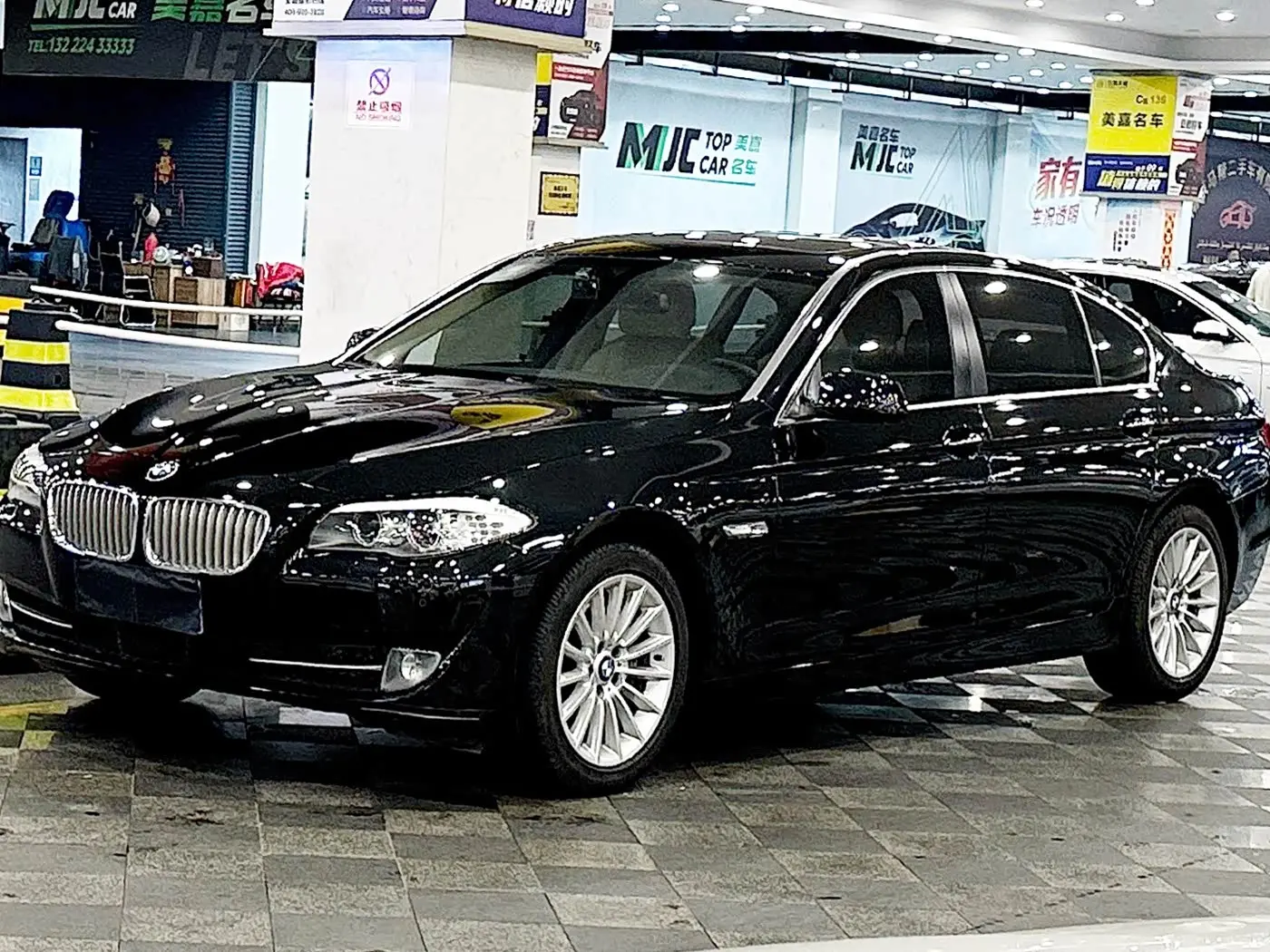 BMW 5 Series 2012 — Photo 1/13
