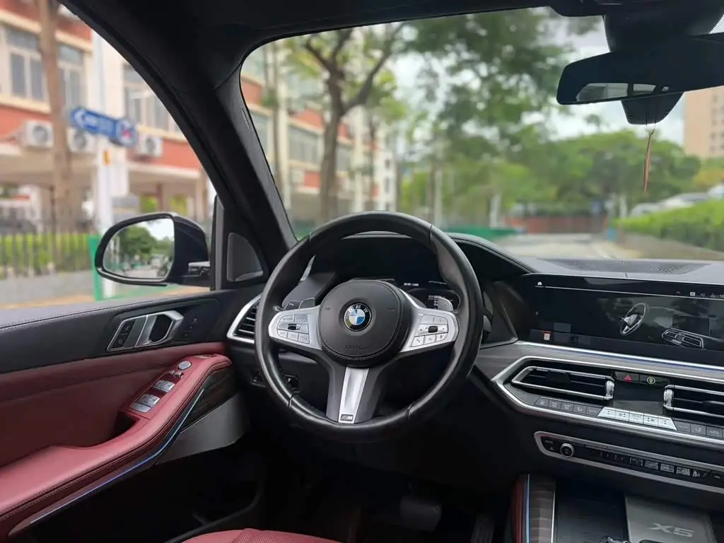 BMW X5 2023 — Photo 7/17