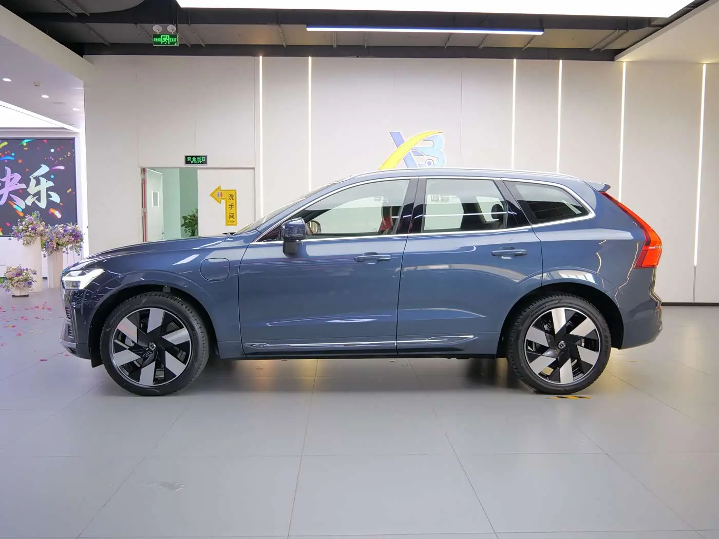 Volvo XC60 Plug-in Hybrid 2024 — Фото 4/20