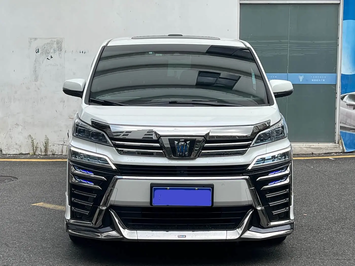 Toyota Vellfire 2022 — Фото 2/18
