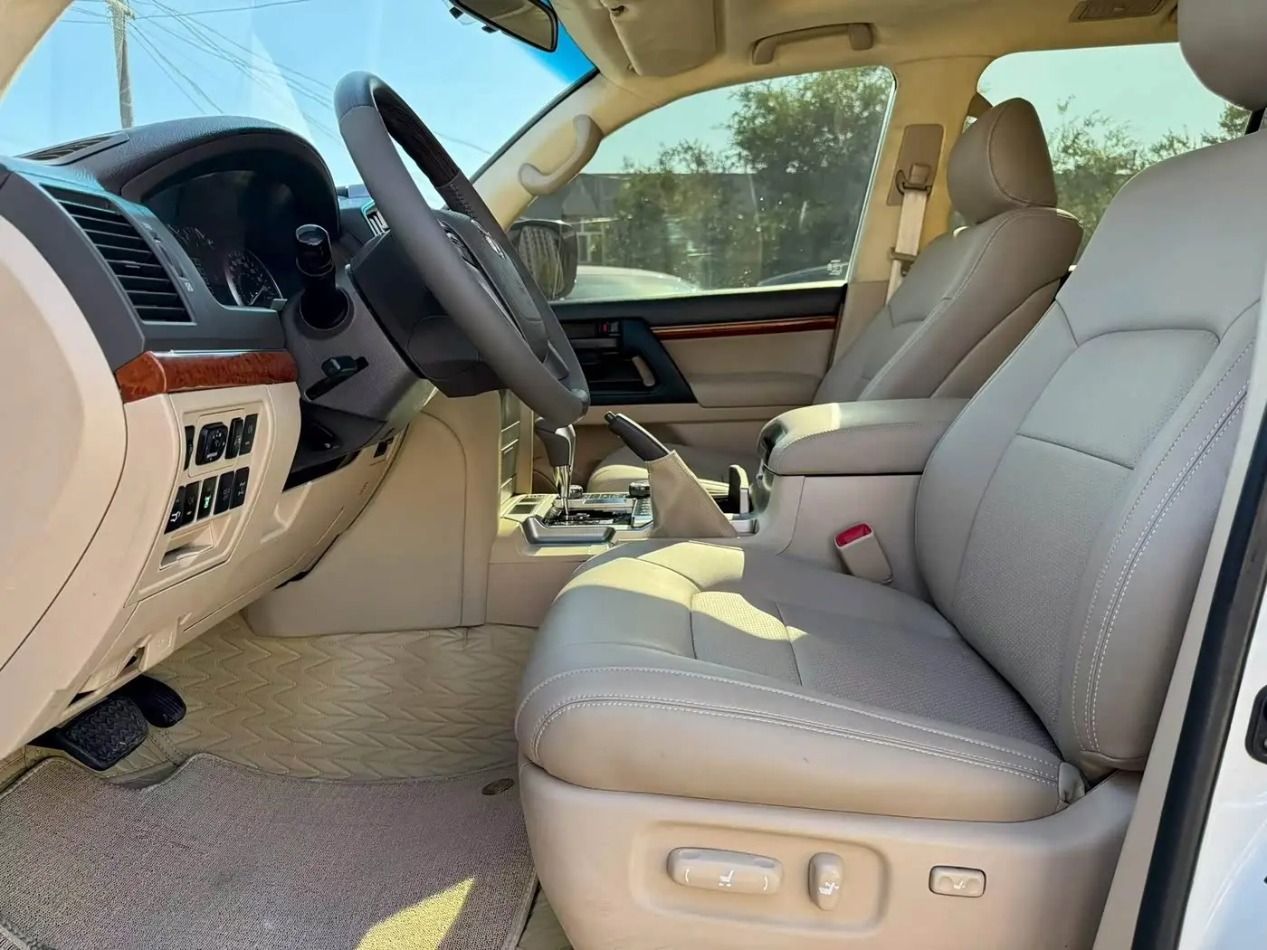 Toyota Land Cruiser 2015 — Photo 4/15