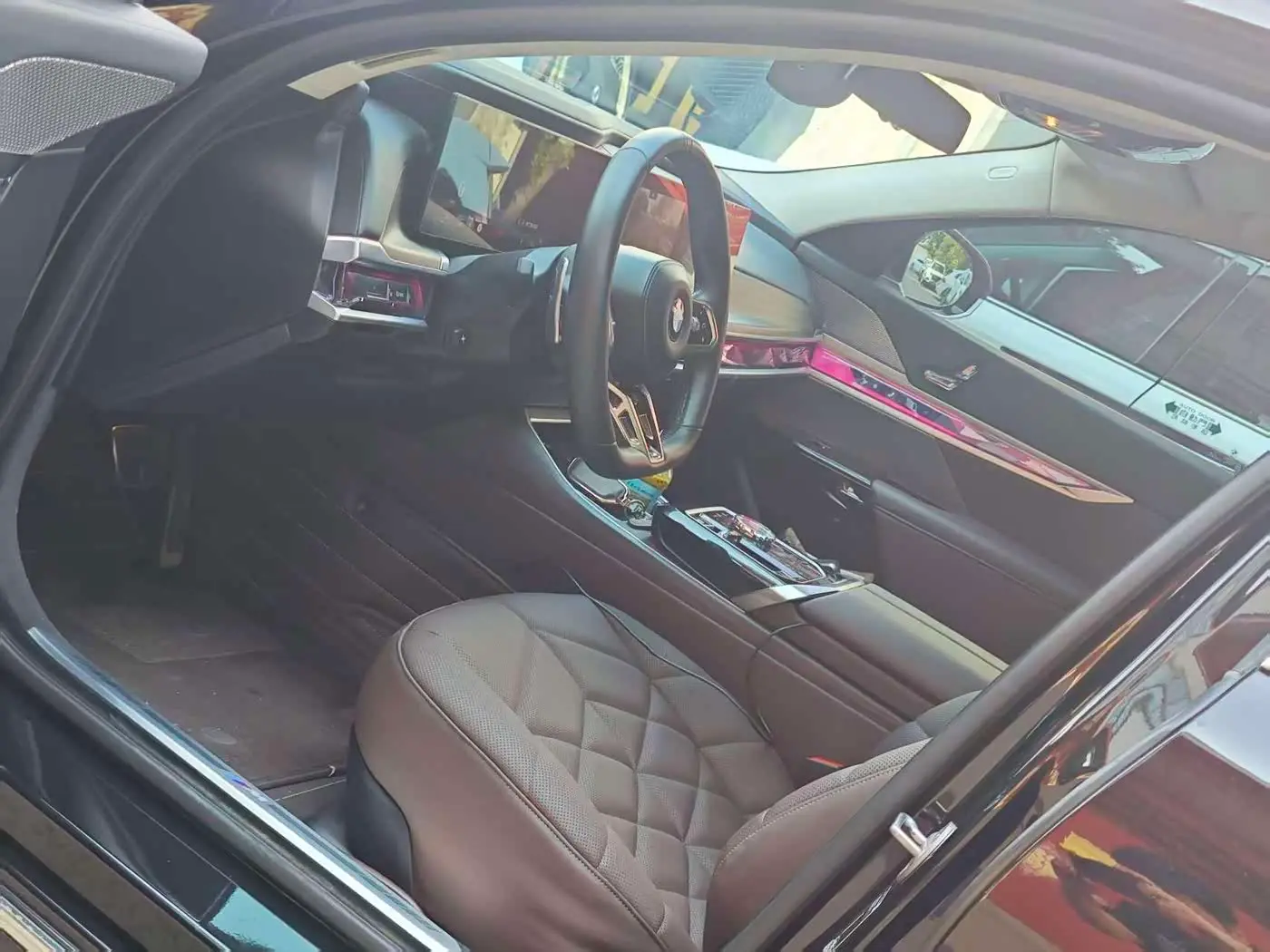 BMW 7 Series 2024 — Photo 7/11
