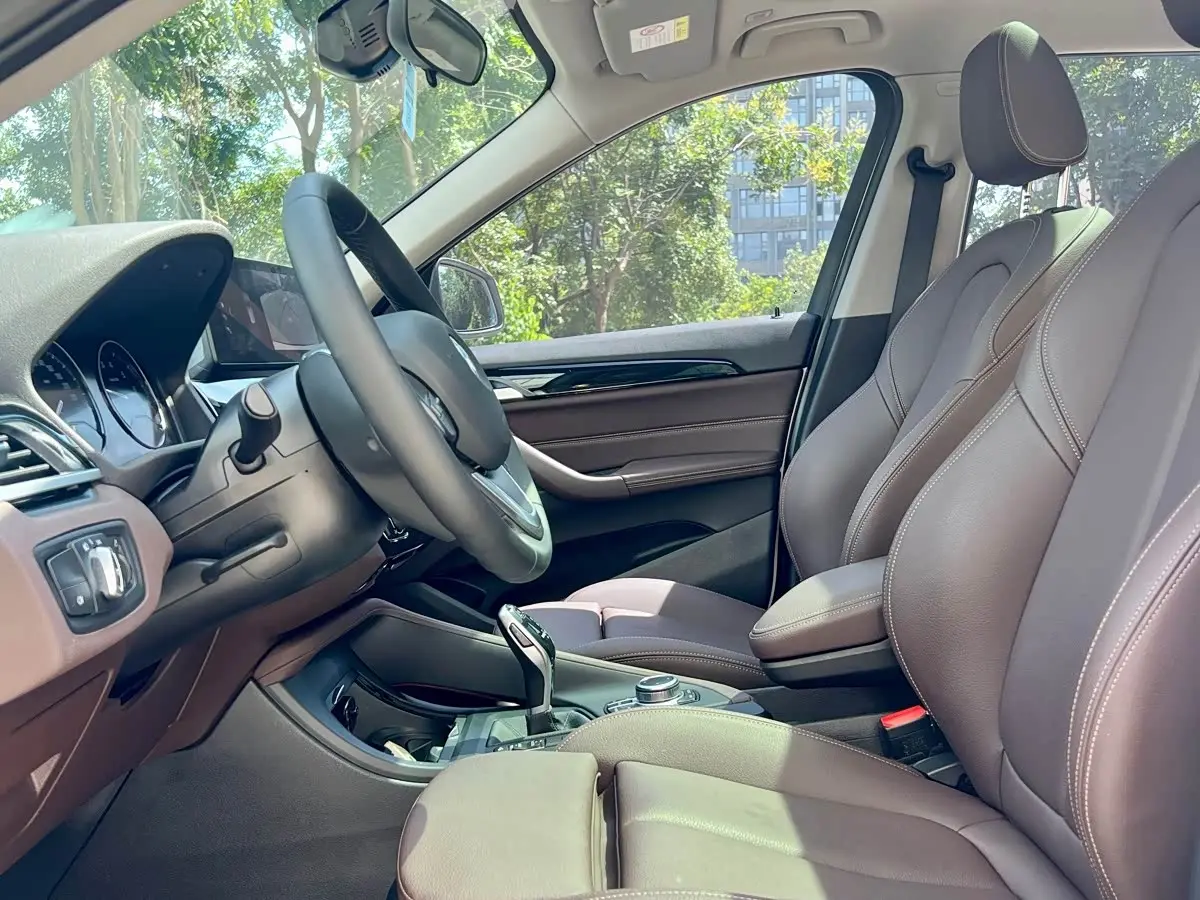 BMW X1 2021 — Şəkil 7/14