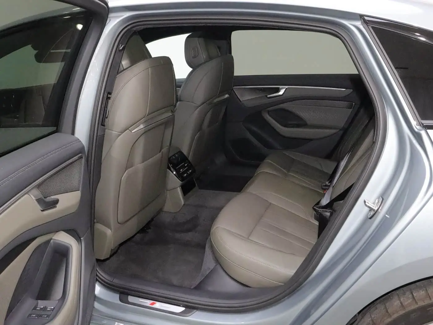 Audi A6L 2026 — Photo 11/20
