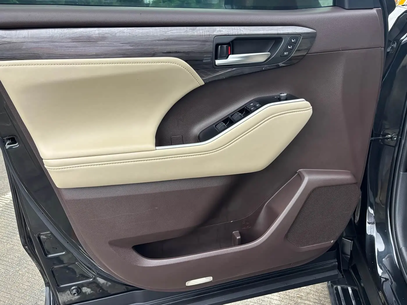 Toyota Highlander 2021 — Photo 11/20