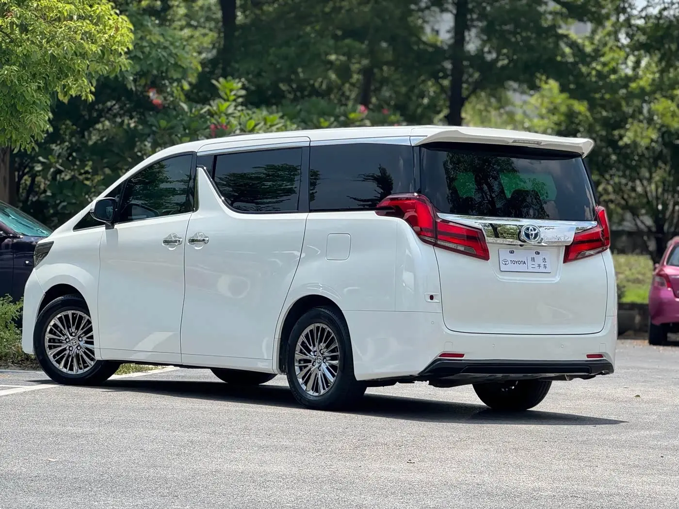 Toyota Alphard 2019 — Photo 4/20