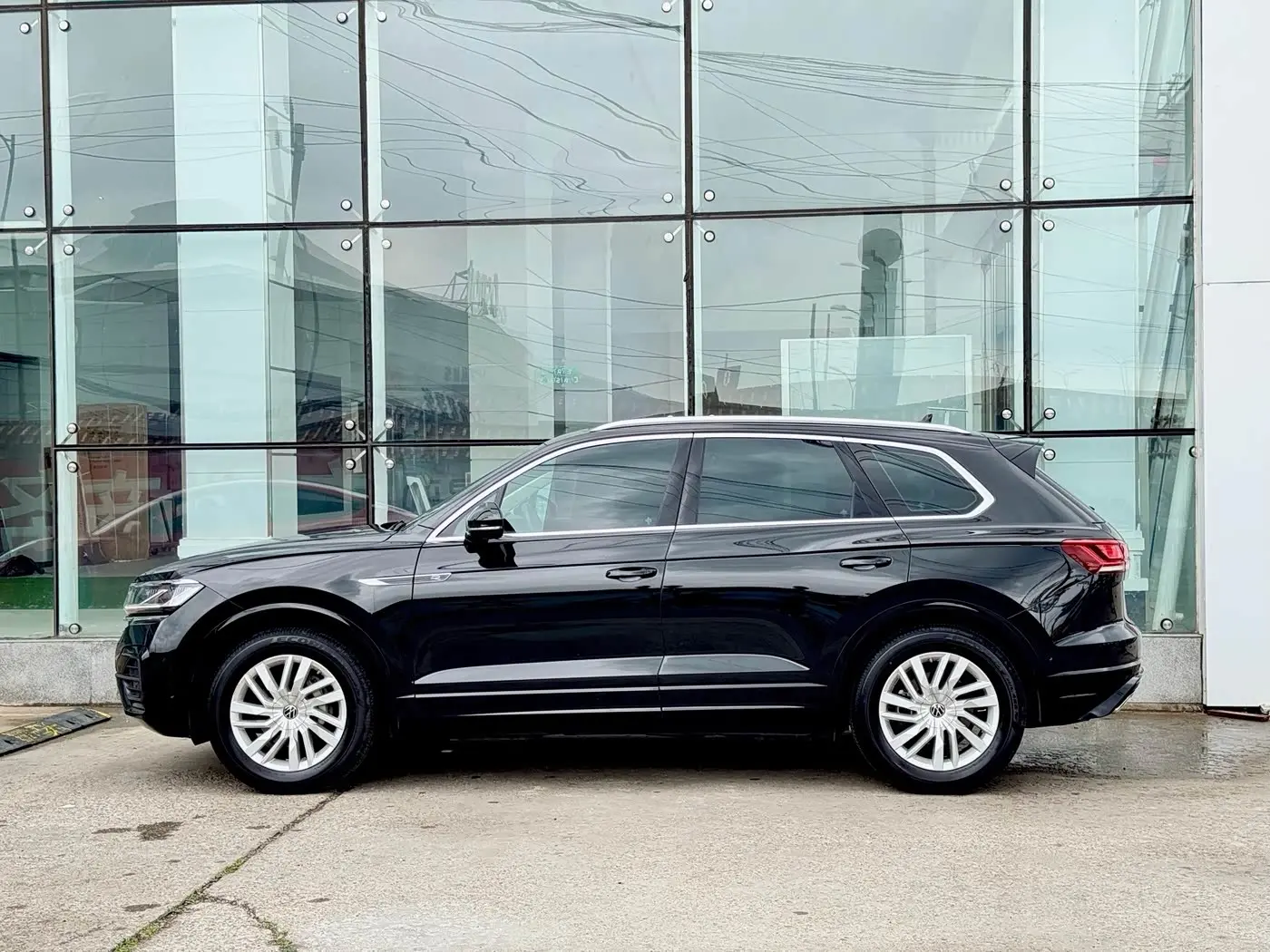 Volkswagen Touareg 2024 — Şəkil 8/19