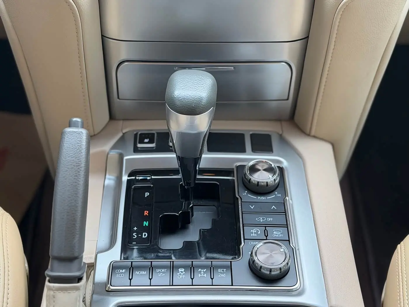 Toyota Land Cruiser 2016 — Photo 15/18