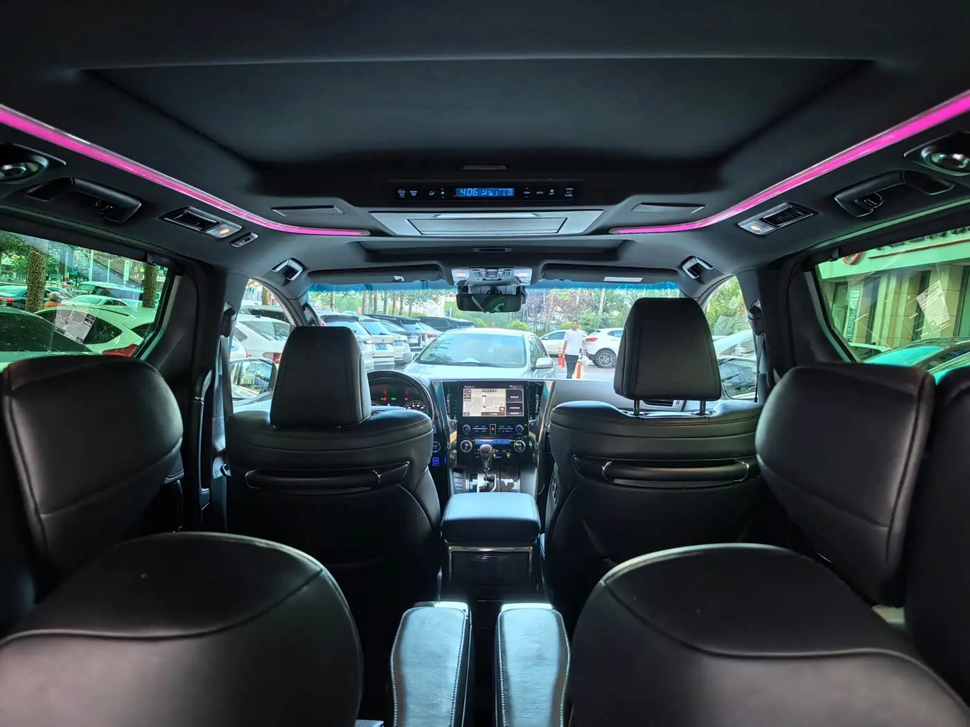 Toyota Vellfire 2022 — Photo 11/12