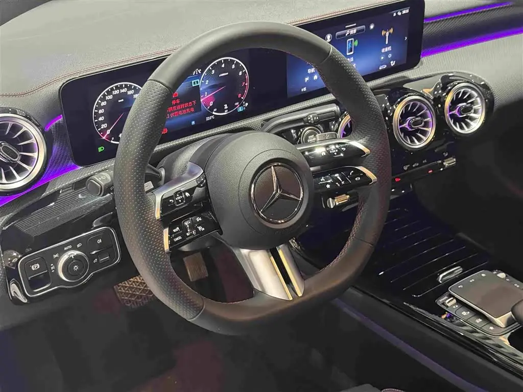 Mercedes-Benz A-Class 2024 — Фото 14/19