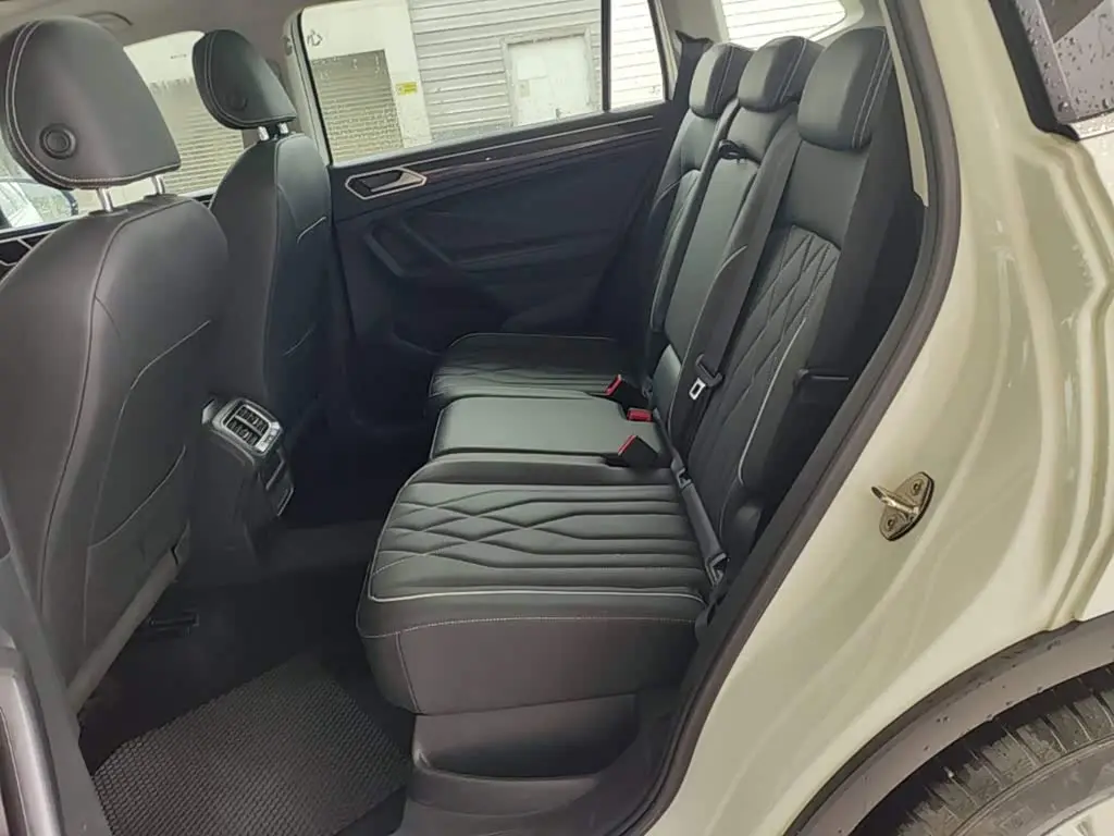 Volkswagen Tiguan L 2024 — Şəkil 17/20