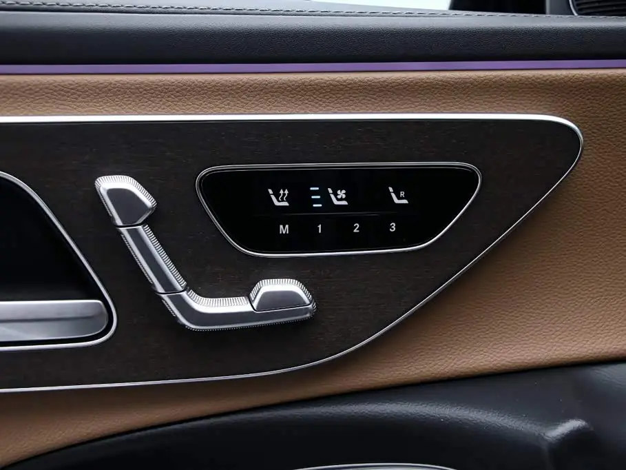 Mercedes-Benz E-Class 2025 — Photo 13/20