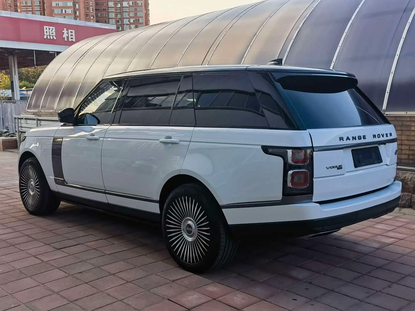 Land Rover Range Rover 2021 — Фото 14/20