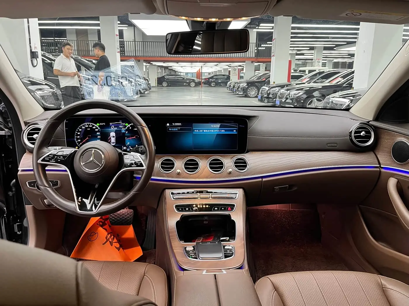 Mercedes-Benz E-Class 2023 — Photo 8/12