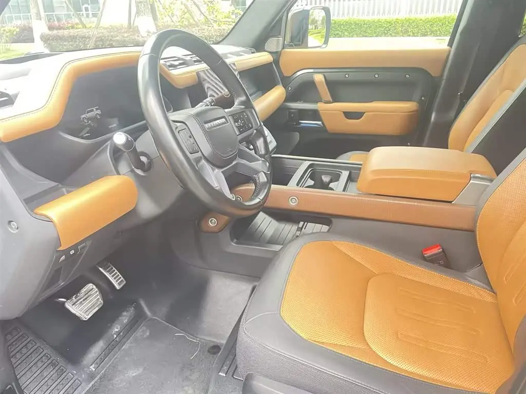 Land Rover Defender 2023 — Photo 13/20