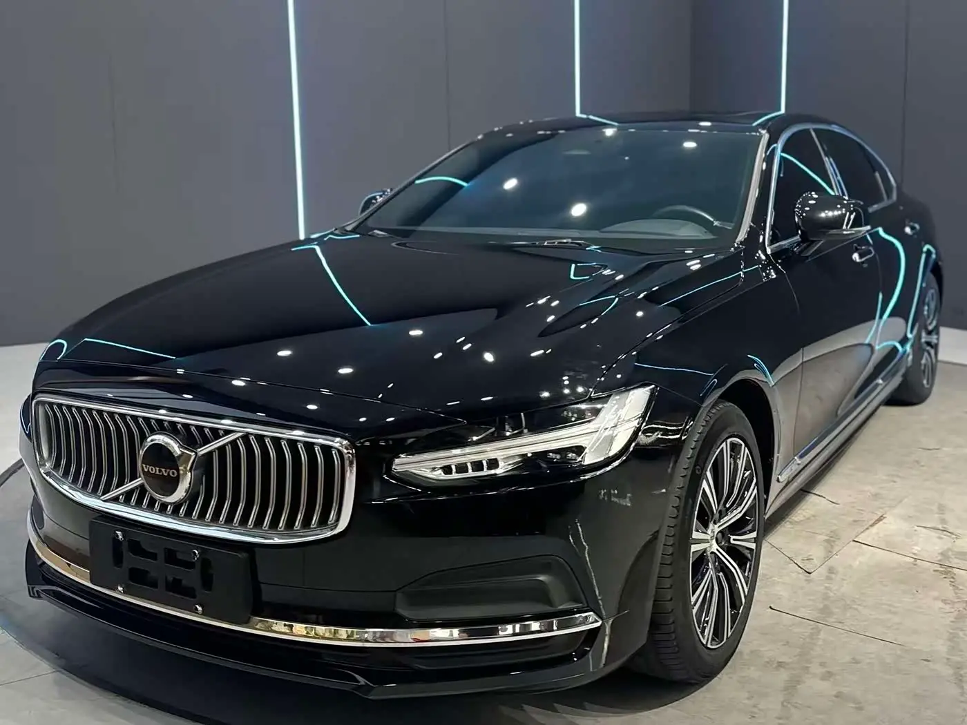 Volvo S90 2021 — Photo 1/12