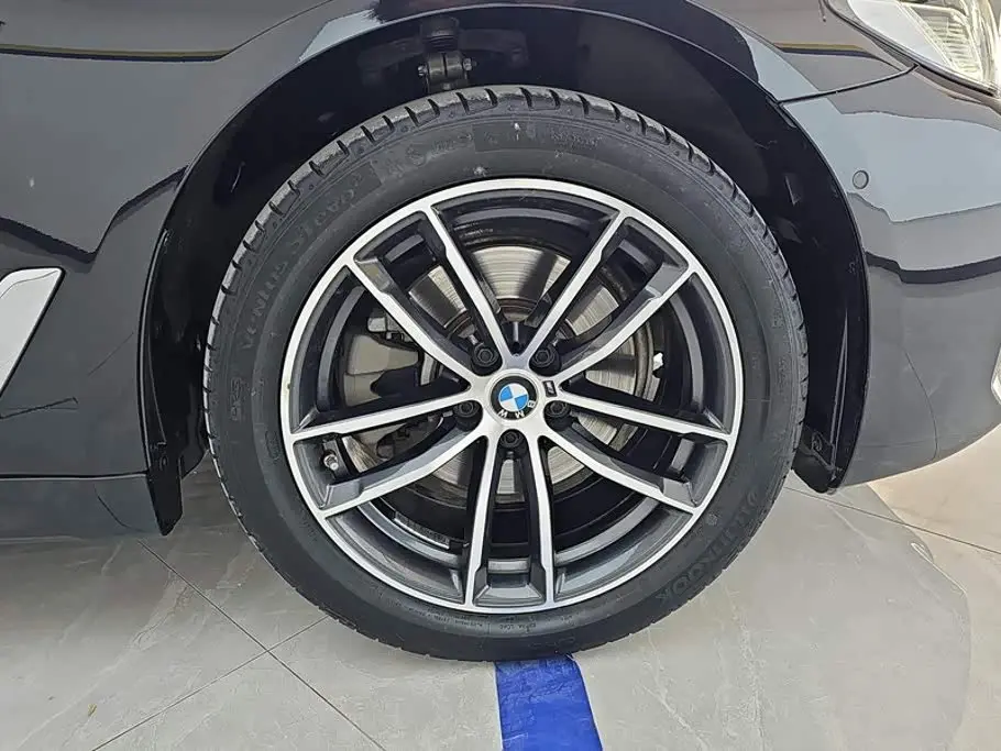 BMW 5 Series 2023 — Photo 6/16