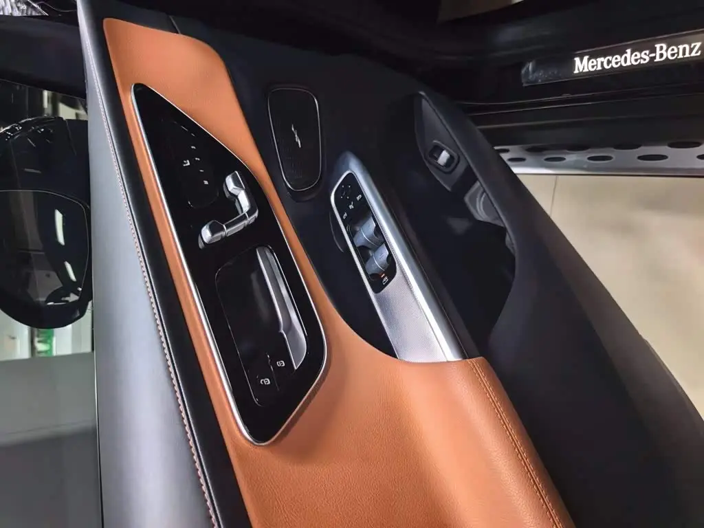 Mercedes-Benz GLC 2024 — Photo 8/13