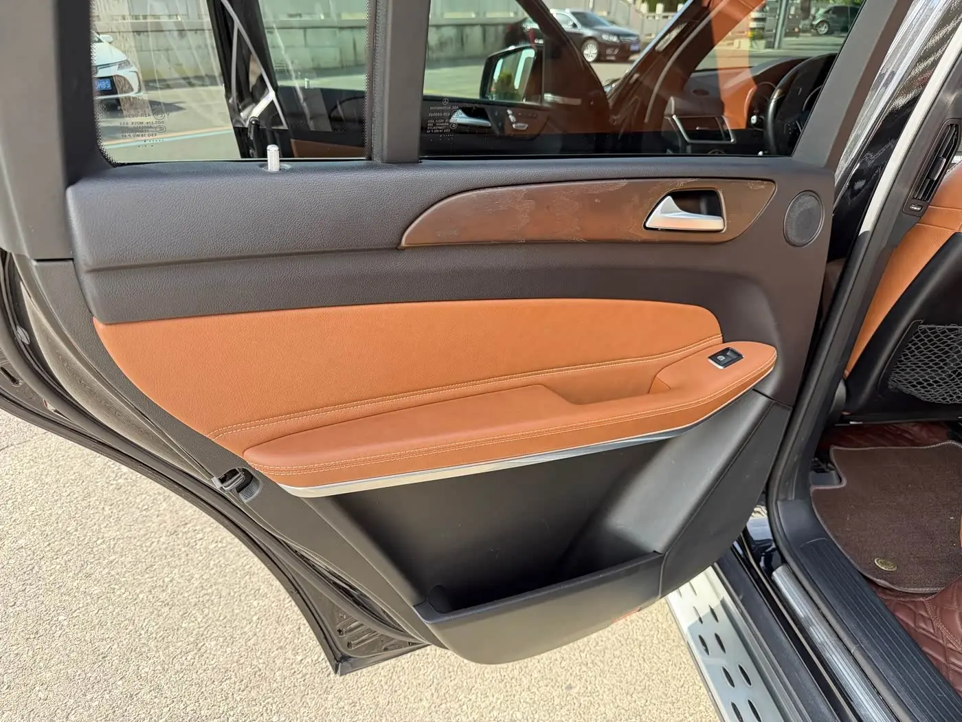 Mercedes-Benz GLS 2016 — Photo 12/17