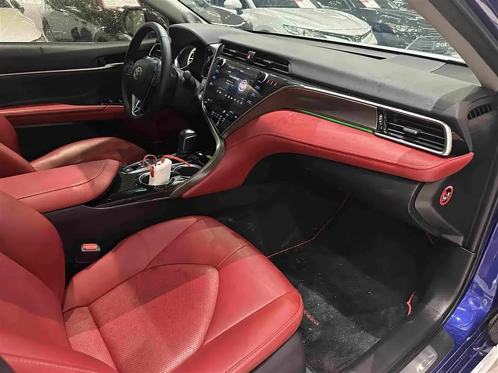 Toyota Camry 2019 — Photo 7/13