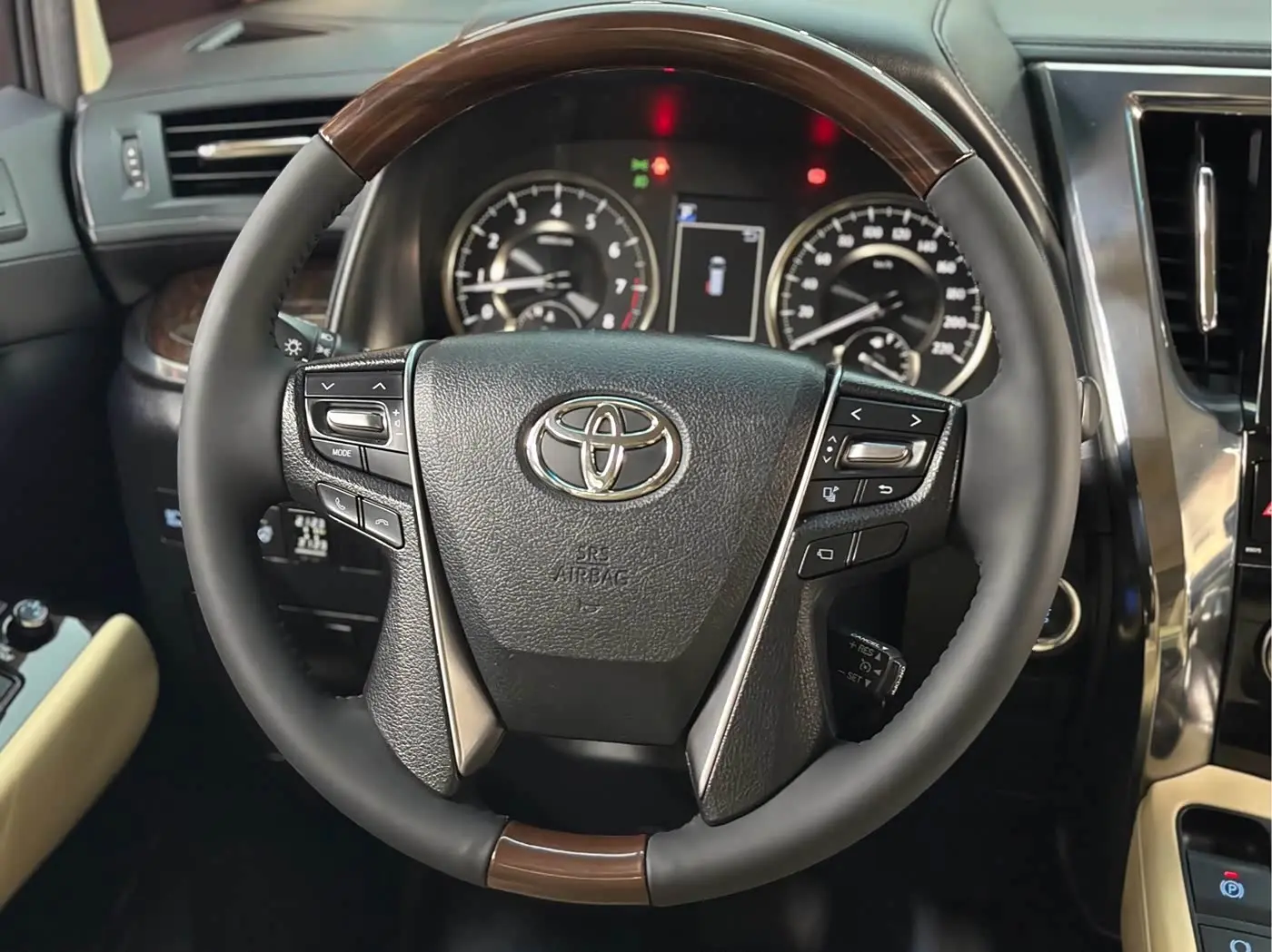 Toyota Alphard 2018 — Фото 8/20