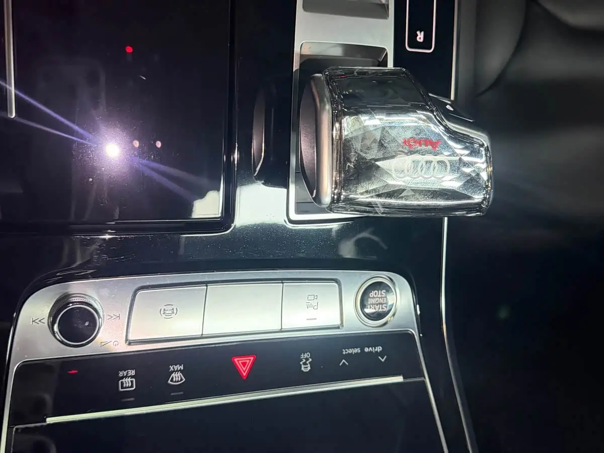 Audi Q7 2024 — Photo 9/18