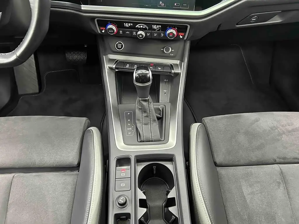 Audi Q3 2022 — Фото 11/20