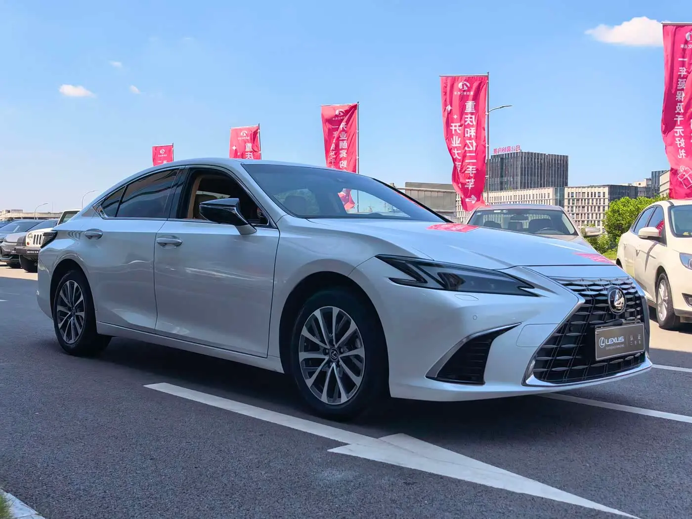 Lexus ES 2025 — Фото 3/14