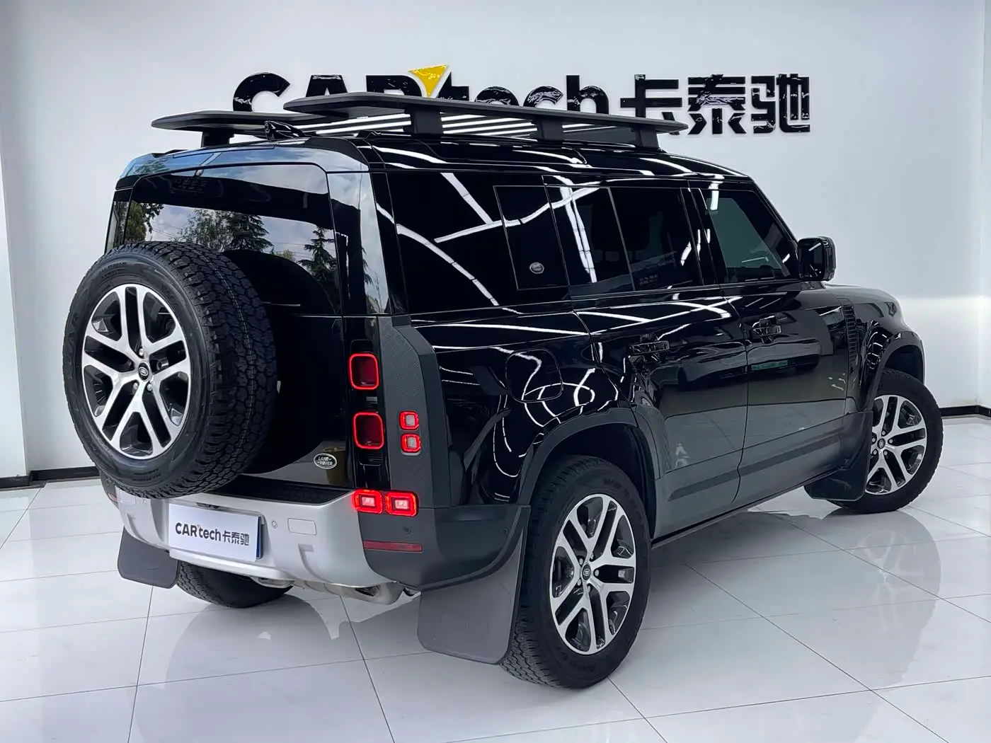Land Rover Defender 2023 — Photo 3/20