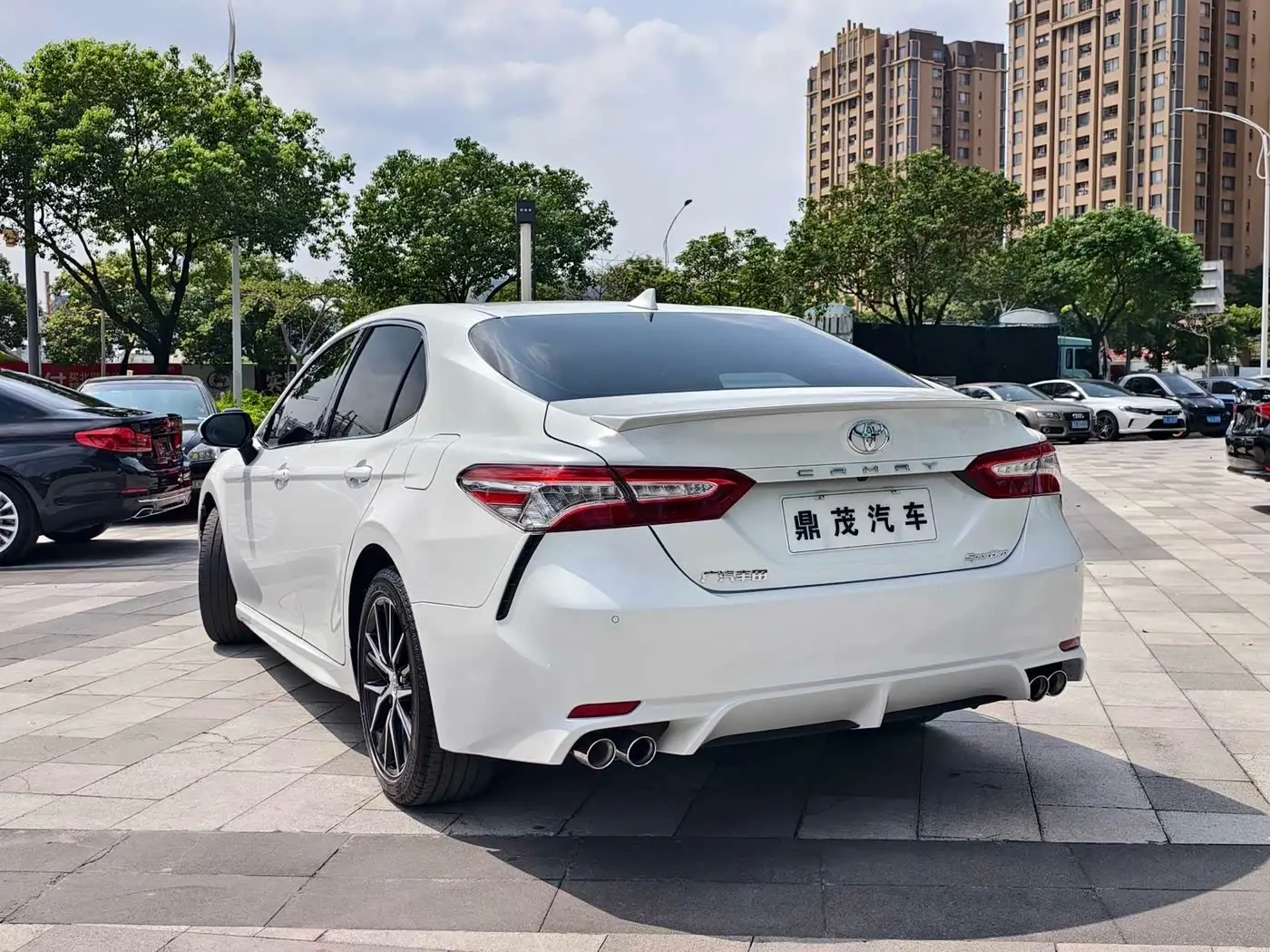 Toyota Camry 2023 — Photo 6/20