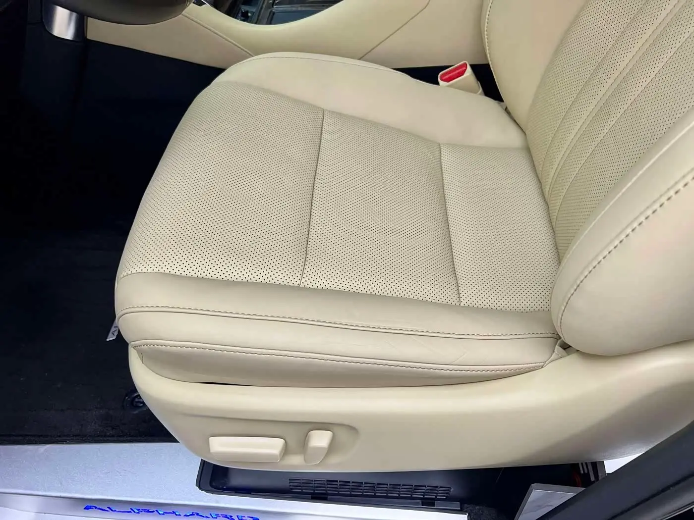 Toyota Alphard 2023 — Фото 17/20