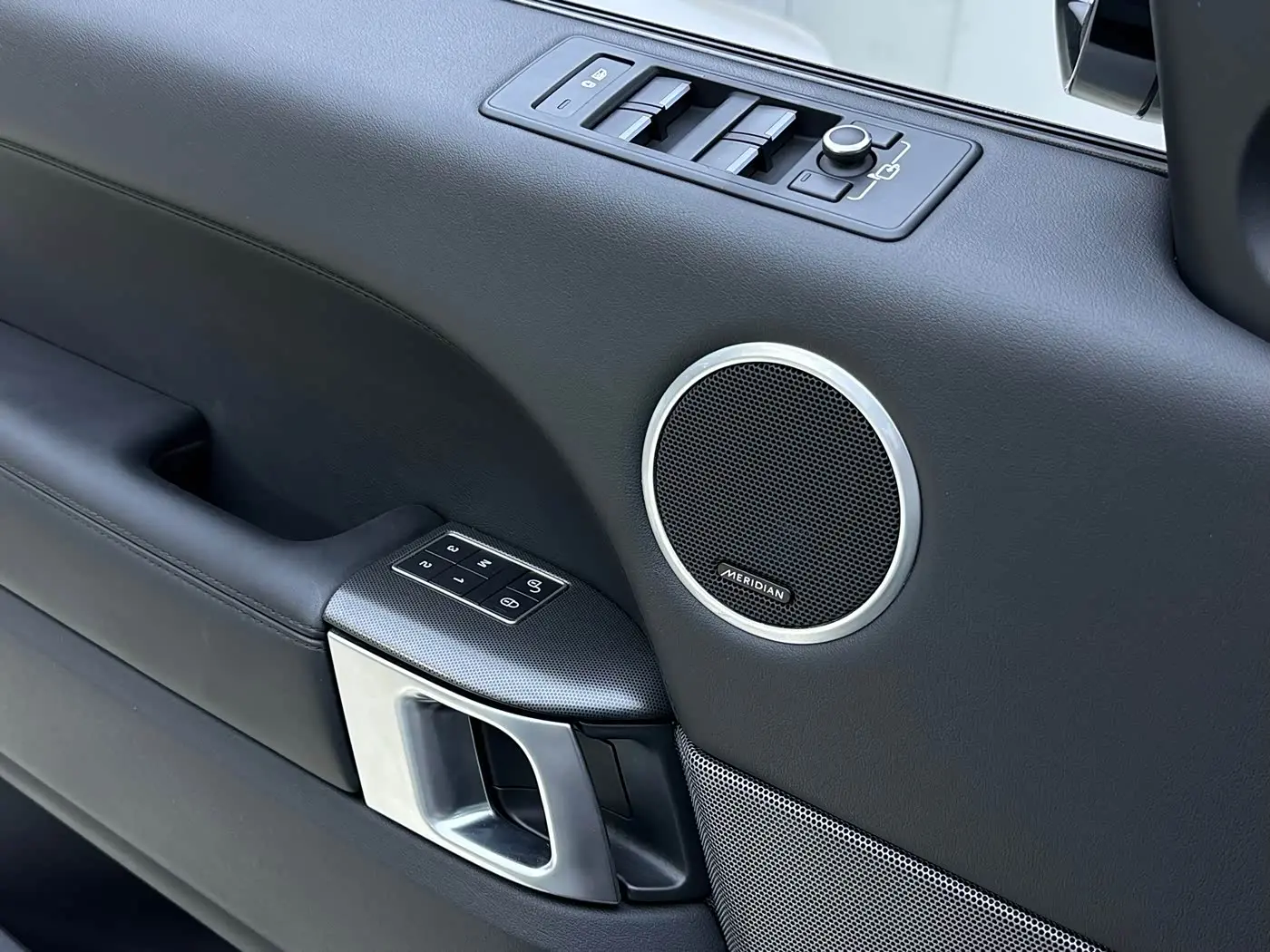 Land Rover Range Rover Sport 2015 — Şəkil 11/16