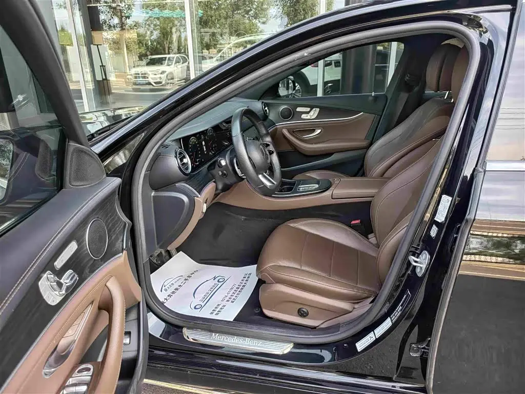 Mercedes-Benz E-Class 2021 — Photo 5/17