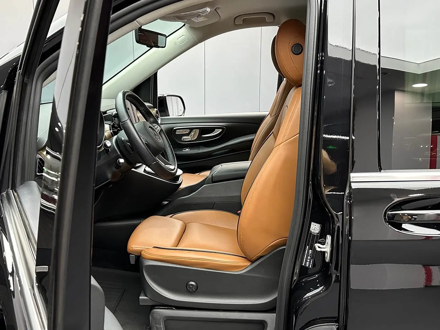 Mercedes-Benz V-Class 2024 — Photo 11/20