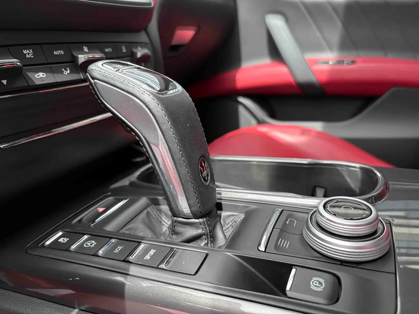 Maserati Ghibli 2020 — ფოტო 13/20