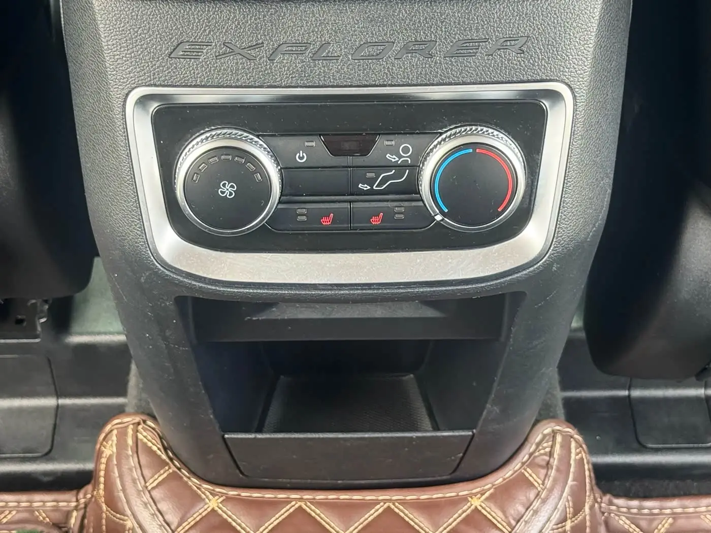 Ford Explorer 2024 — Şəkil 19/20