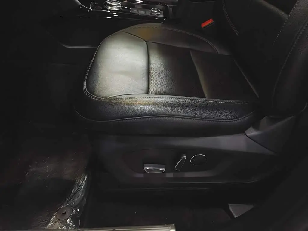 Ford Explorer 2021 — Photo 20/20