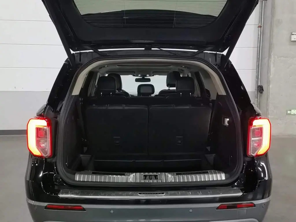 Ford Explorer 2021 — Photo 16/20