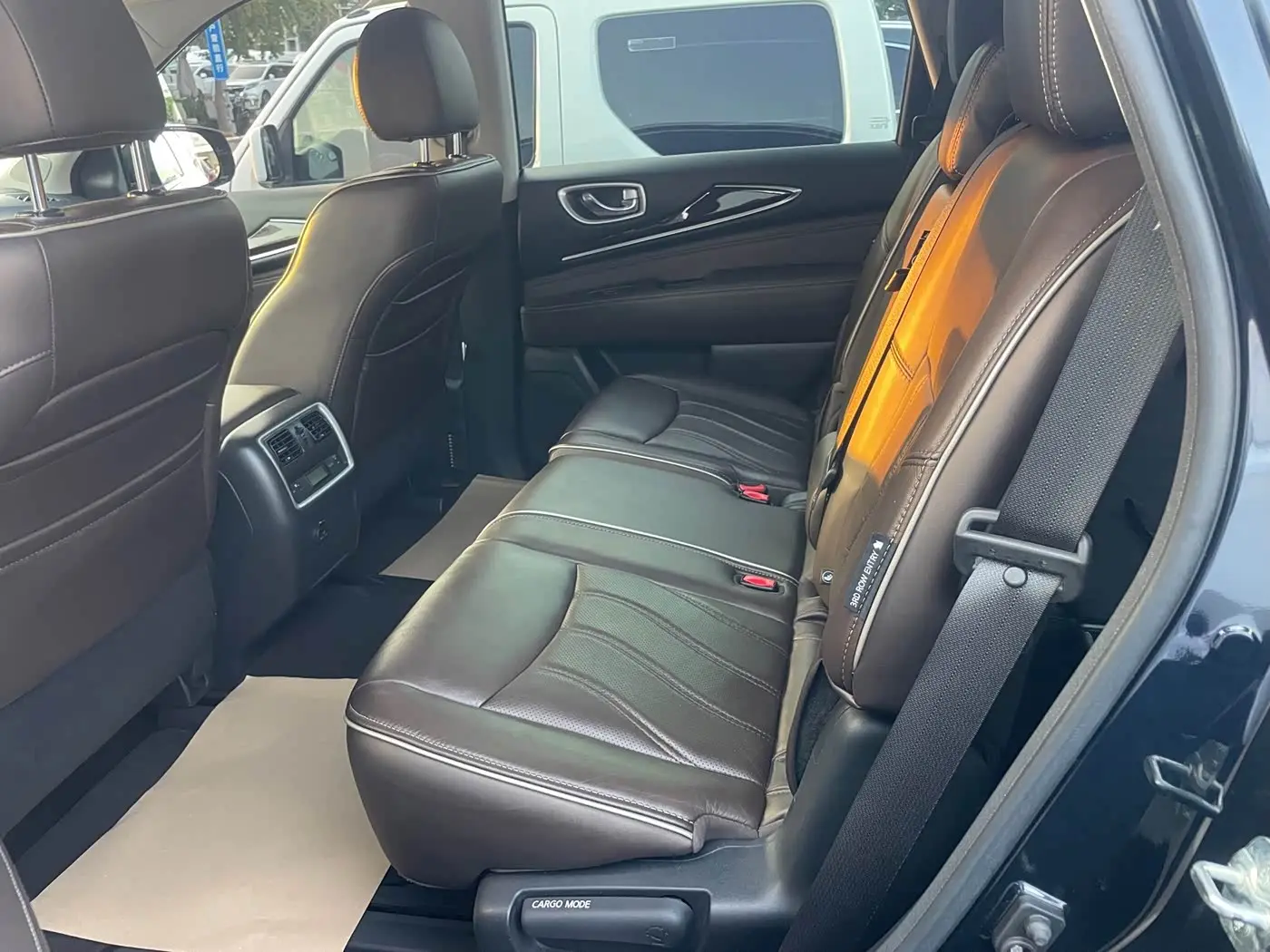 Infiniti QX60 2019 — Photo 10/17