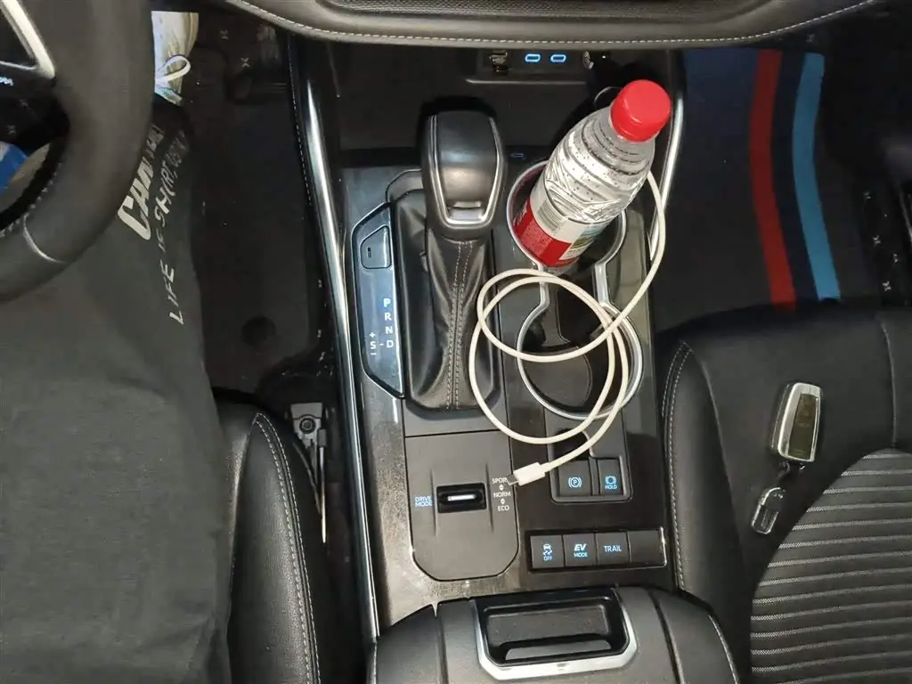 Toyota Crown Kluger 2022 — Photo 14/20