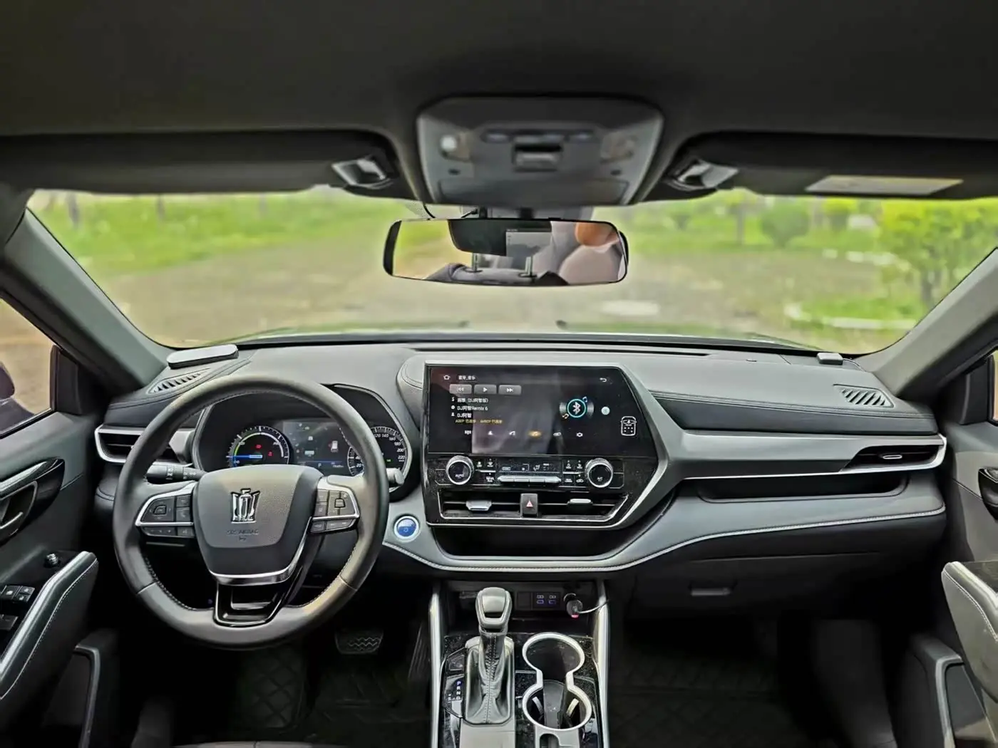 Toyota Crown Kluger 2023 — Photo 5/8