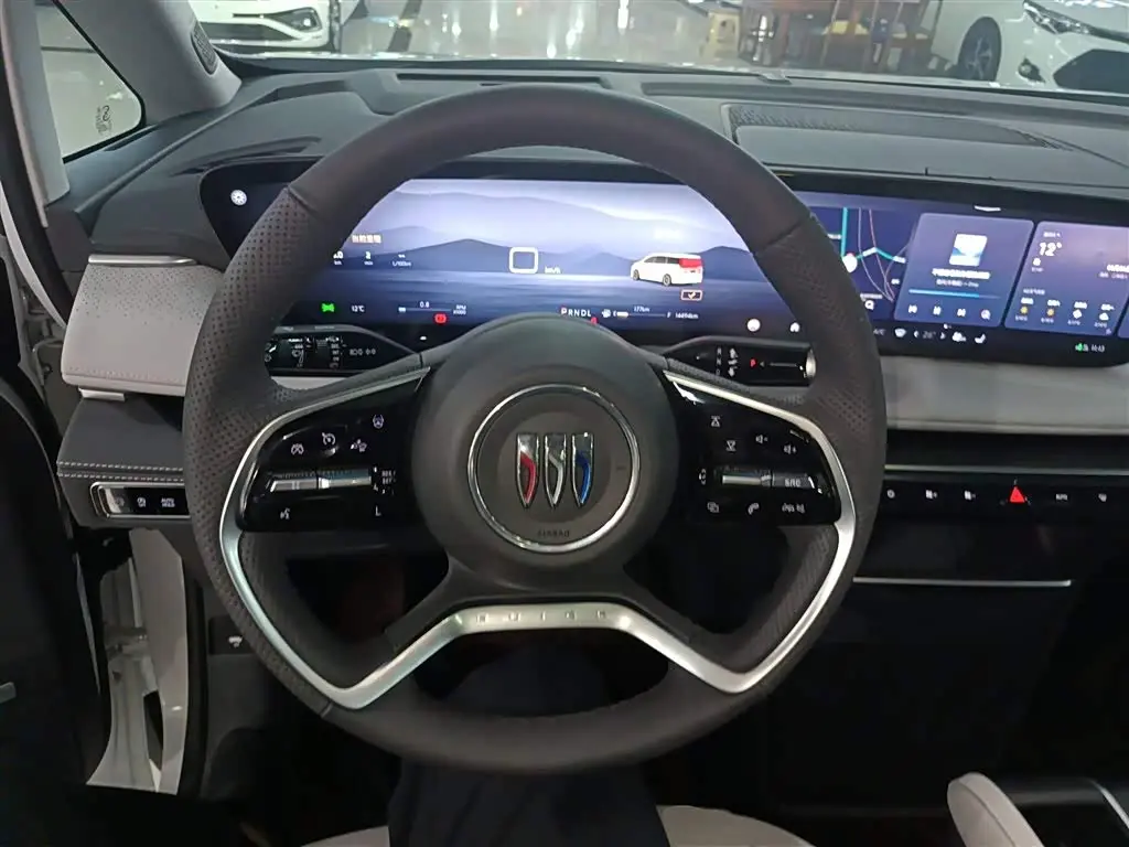 Buick GL8 2025 — Photo 7/20