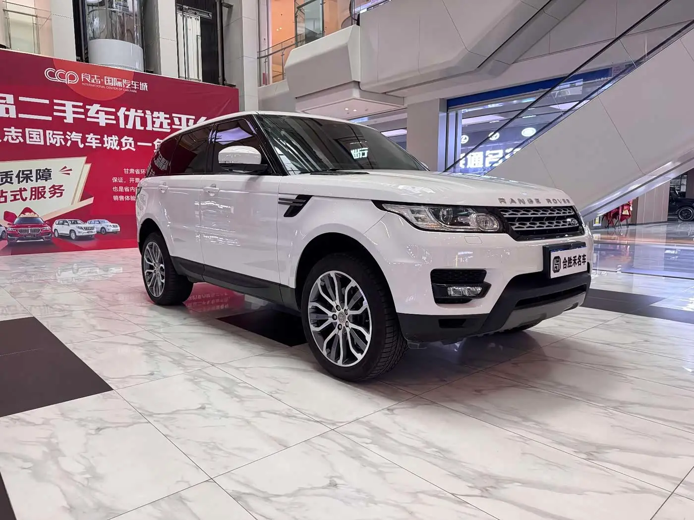 Land Rover Range Rover Sport 2017 — Фото 2/10