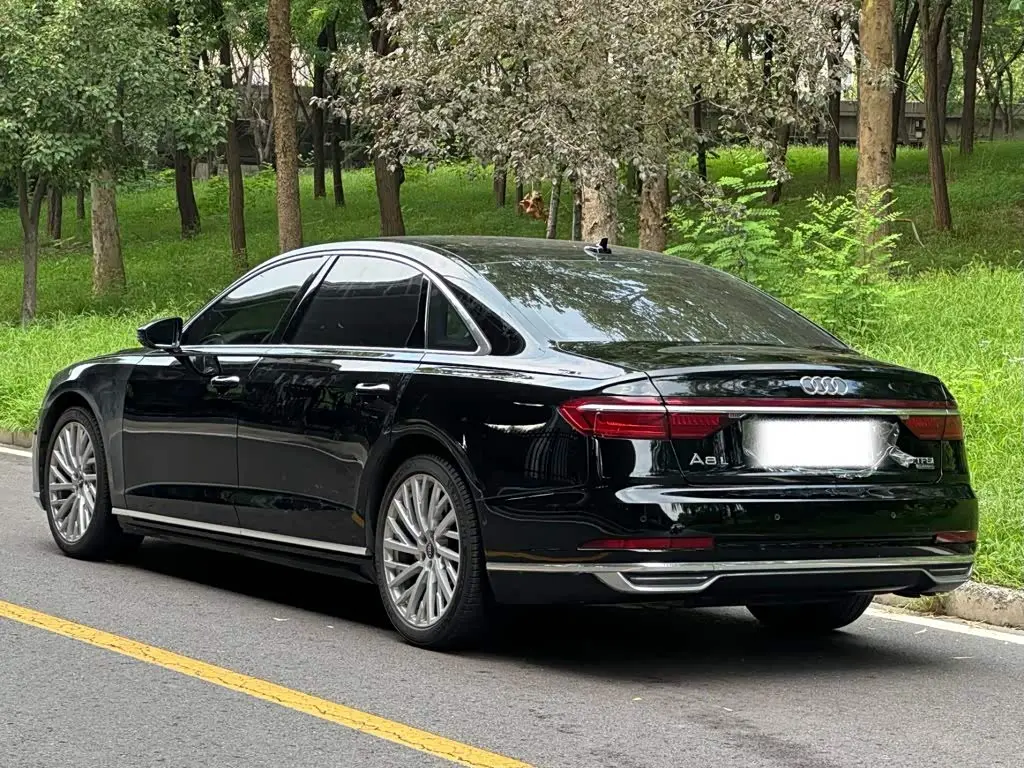 Audi A8 2022 — Photo 3/15