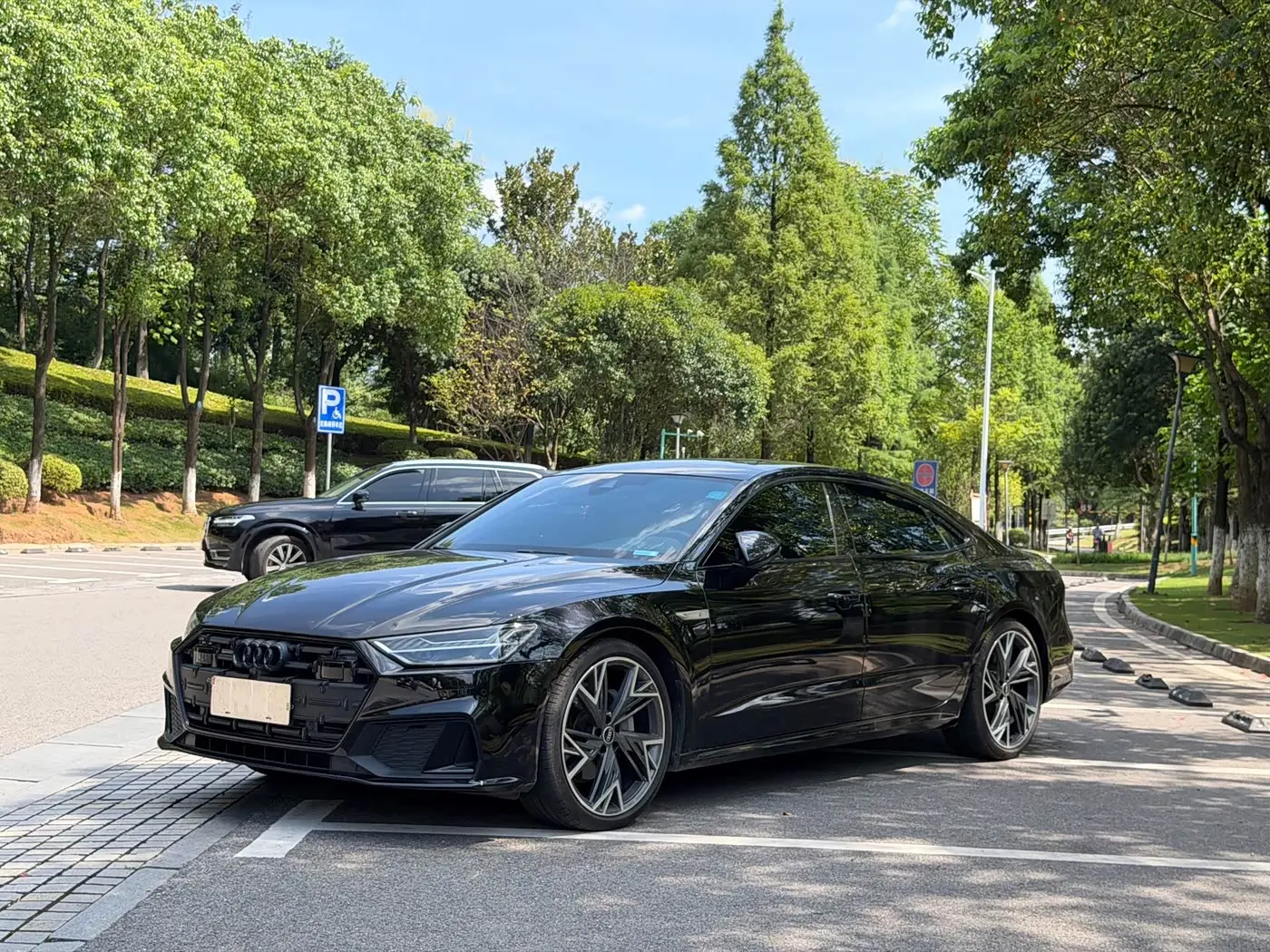 Audi A7L 2023 — Şəkil 1/10