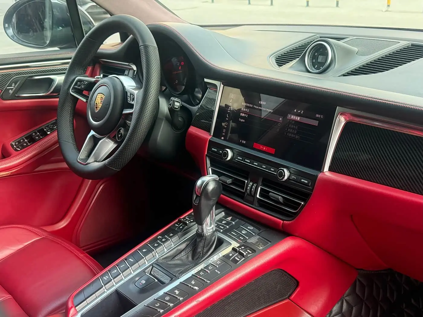 Porsche Macan 2019 — Photo 7/9