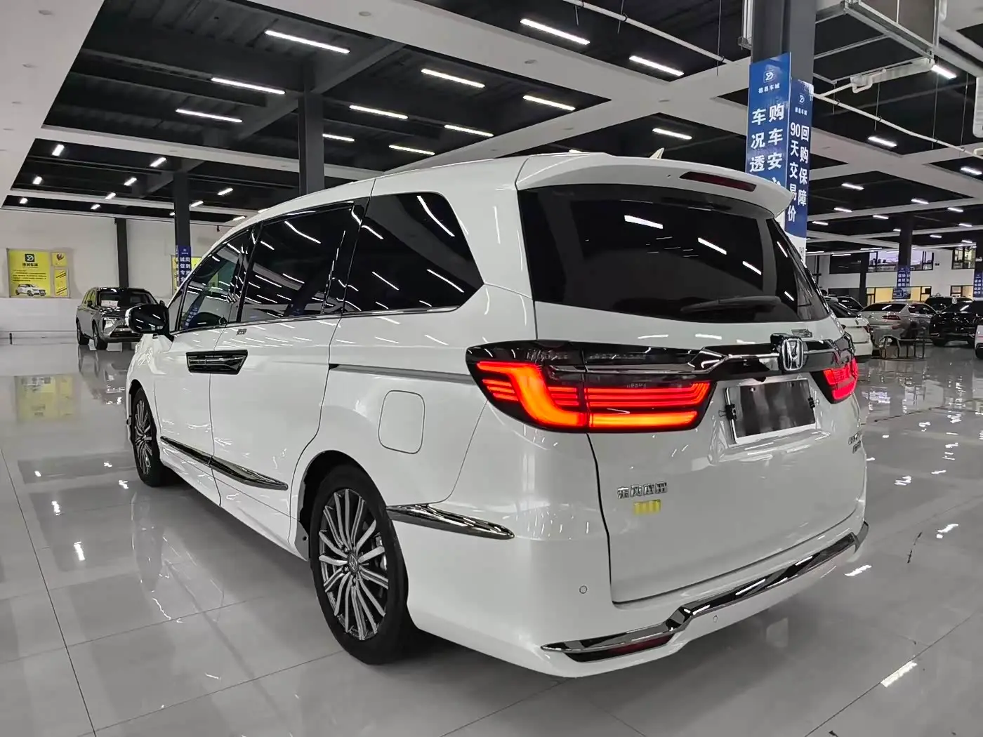 Honda Elysion 2023 — Photo 9/10