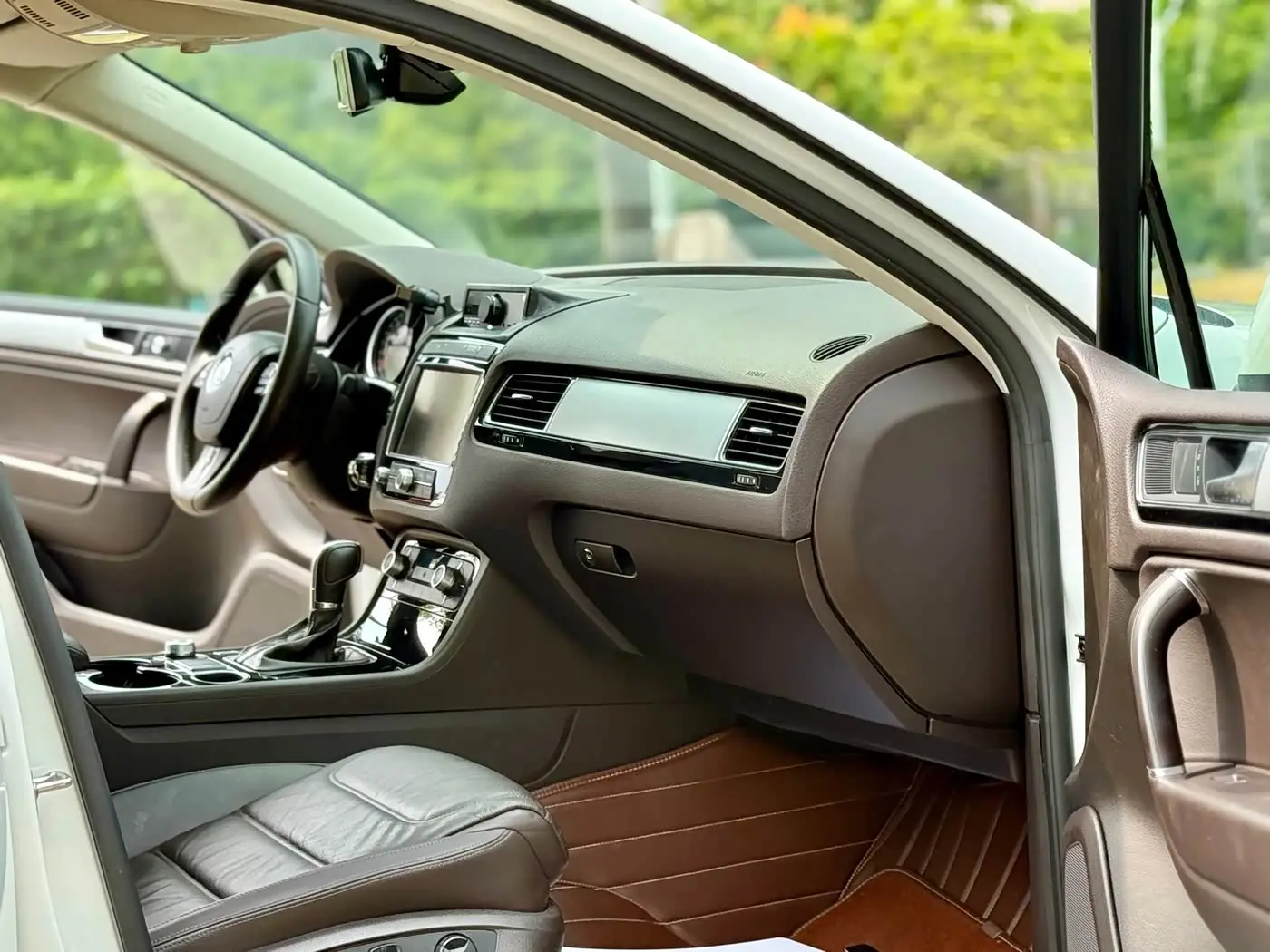 Volkswagen Touareg 2016 — Şəkil 14/18