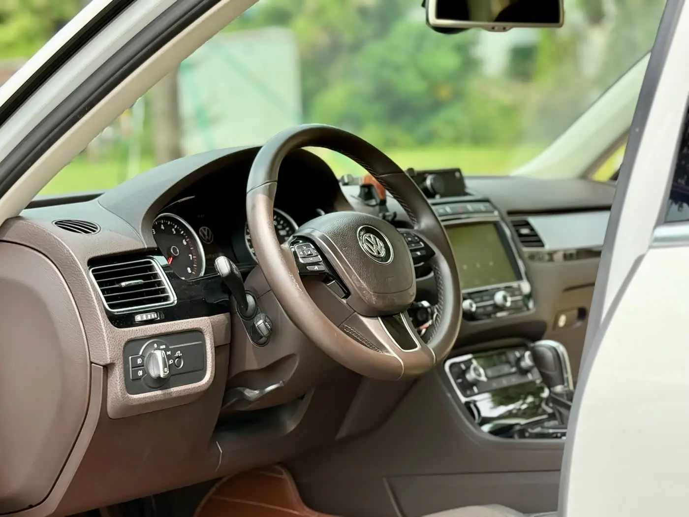 Volkswagen Touareg 2016 — Şəkil 11/18